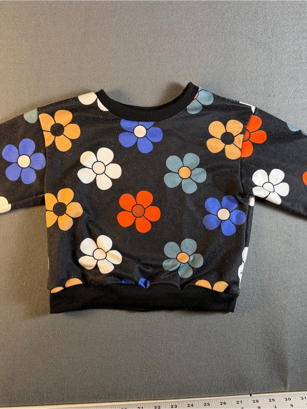 Source Unknown Black Floral Crewneck Sweatshirt with Multicolor Flowers
